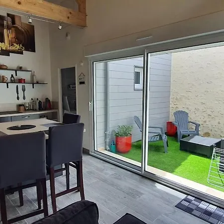 Chai Callie, Ancien Chai Meuble Κονιάκ