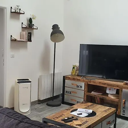 Chai Callie, Ancien Chai Meuble Cognac