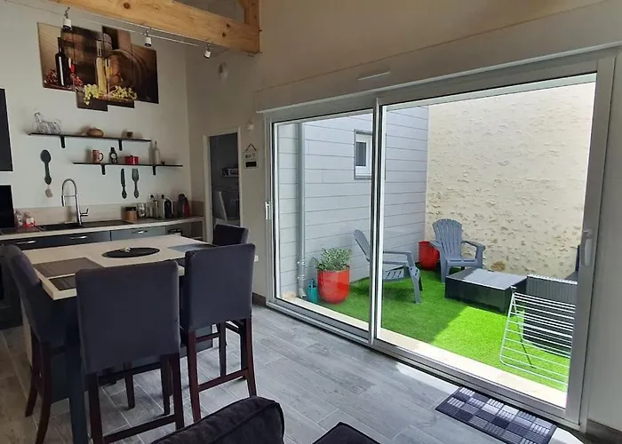 Chai Callie, Ancien Chai Meuble Cognac