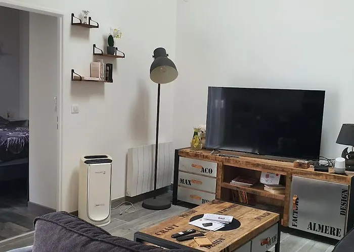 Chai Callie, Ancien Chai Meuble Cognac