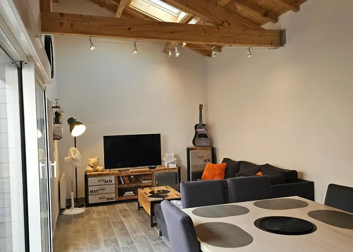 Chai Callie, Ancien Chai Meuble Cognac