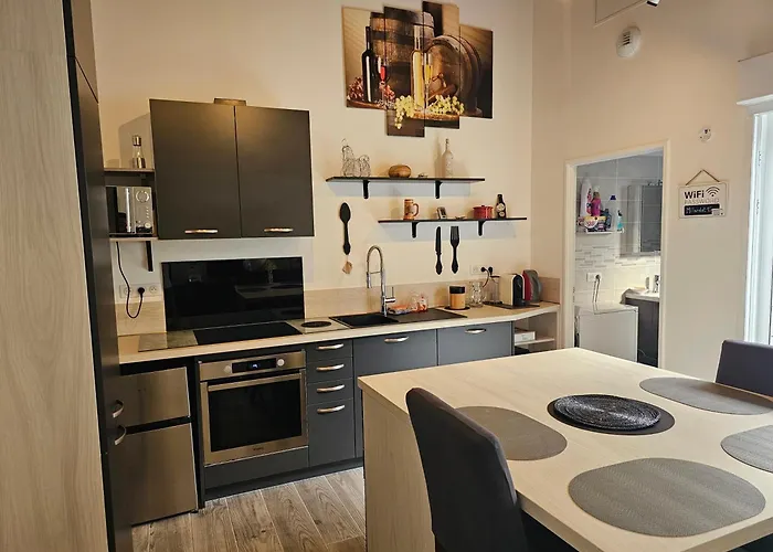 Chai Callie, Ancien Chai Meuble * Cognac